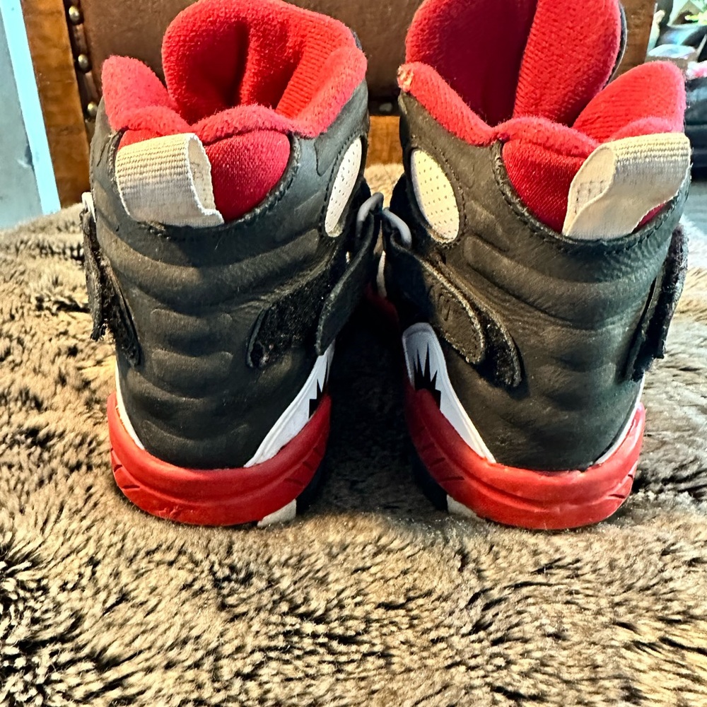 Air Jordan 8 PS Red Black and White Hi Top Sneakers, size 2.5 - Picture 4 of 9